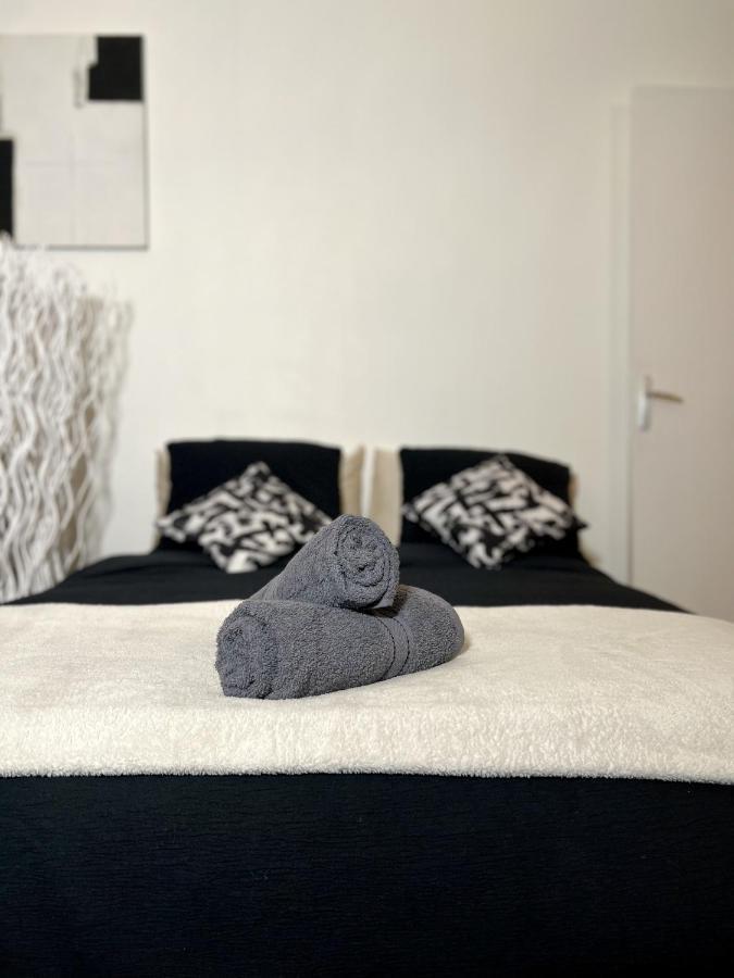 "Moonlight" Gare A 10Min De Paris, Wifi, Terrasse , Parking Lägenhet Argenteuil Exteriör bild