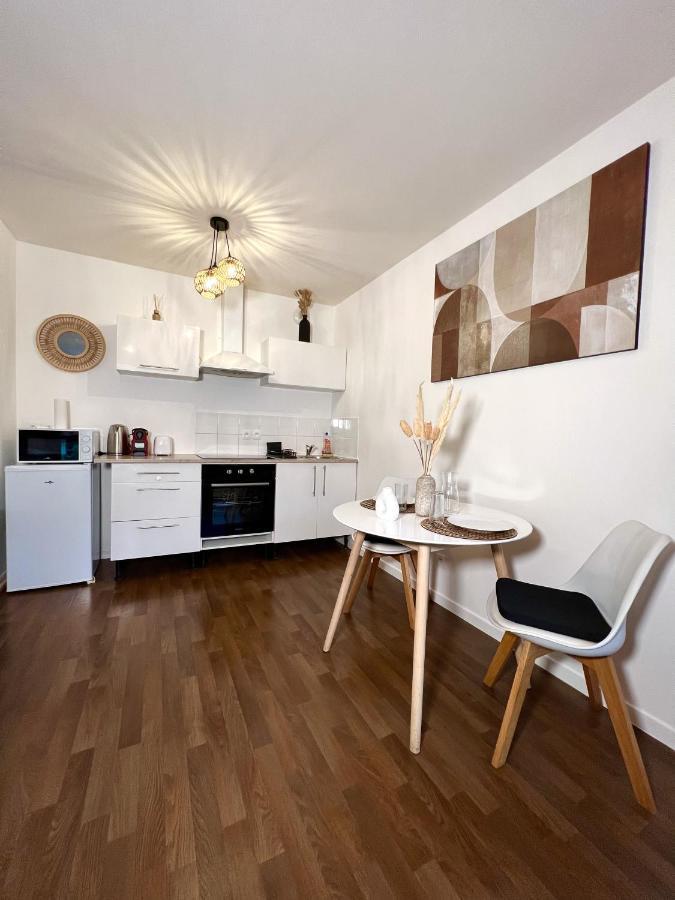 "Moonlight" Gare A 10Min De Paris, Wifi, Terrasse , Parking Lägenhet Argenteuil Exteriör bild